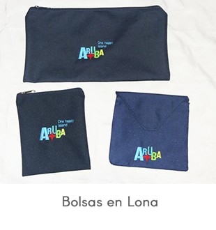 Bolsas en Lona
Material lona, medidas Grande: 29 cms ancho x 17,7 cms alto, cierre cremallera, Pequeña : 12,7 cms ancho x 17,7 cms alto. Sobre: 14,7 cms ancho x 16 cms alto. Técnica de marca: Screen / Bordado.